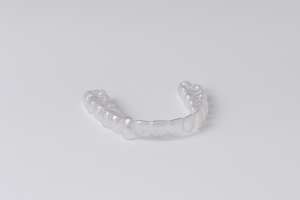 Straightening your smile discreetly this summer Straightening your smile discreetly this summer